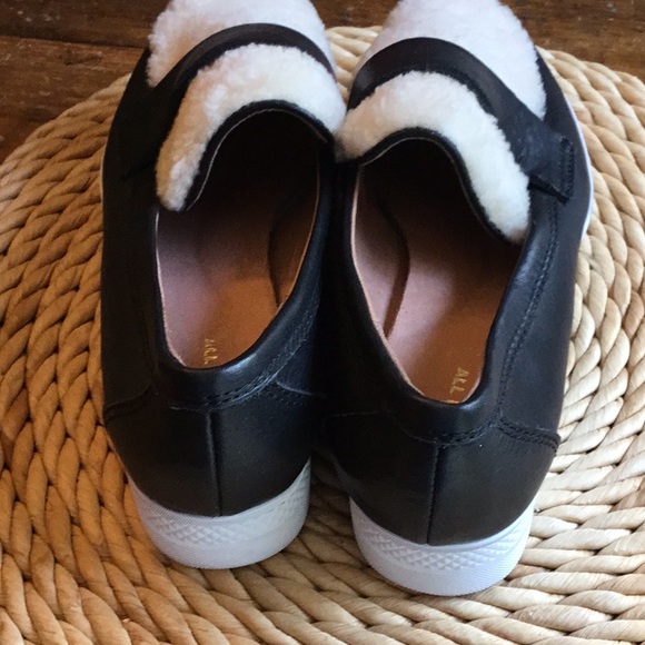 NWOT All Black Shearing Top Loafers - Picture 4 of 6